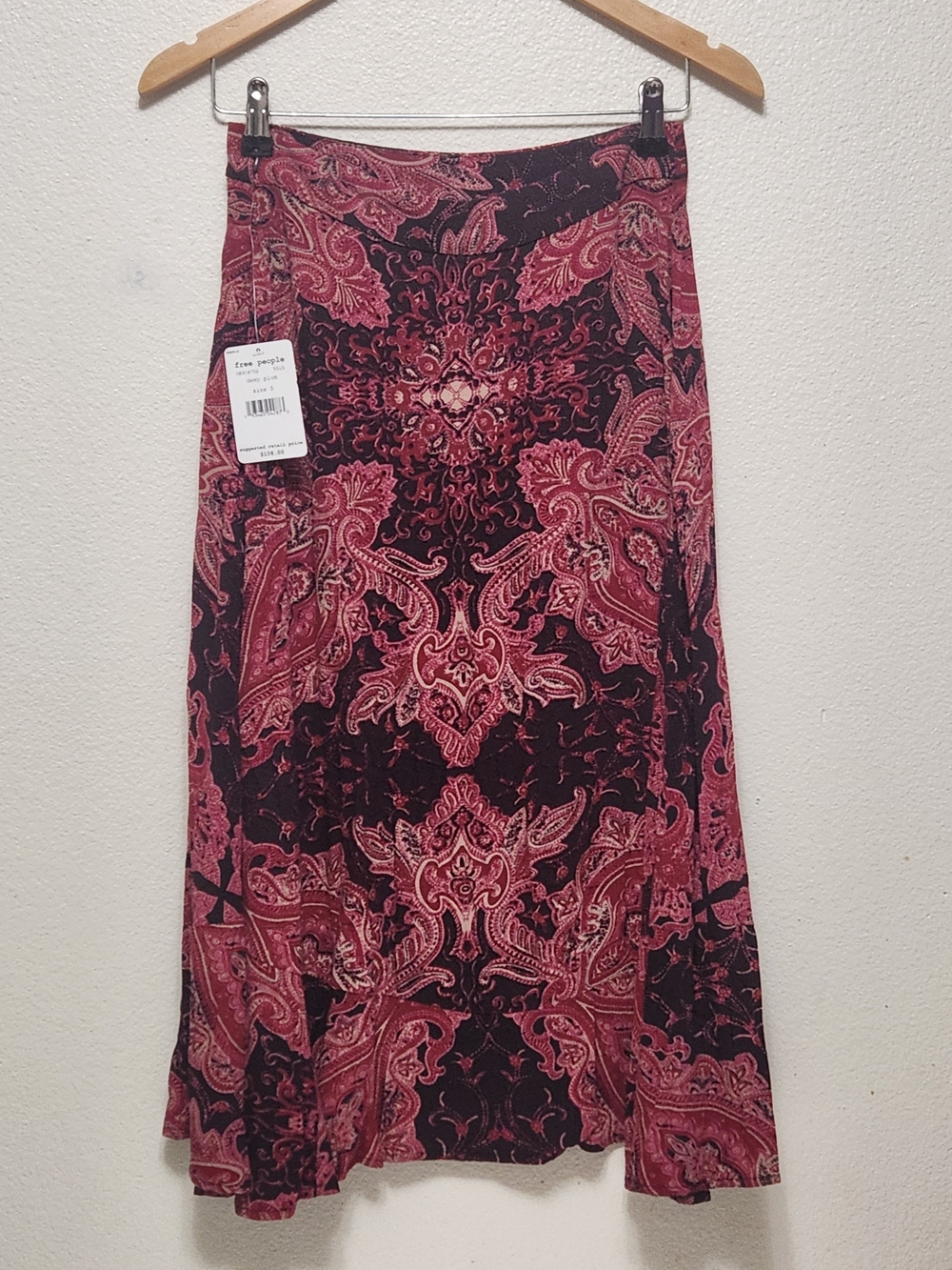 💐NWT Free People At The Shore Skirt Sz 0 Handkerchief Sharkbite Hem Red Paisley - Picture 6 of 16